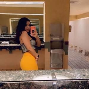 Meet your Posher, Thalia